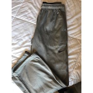 Men’s NIKE therma-fit sweatpants, size large!